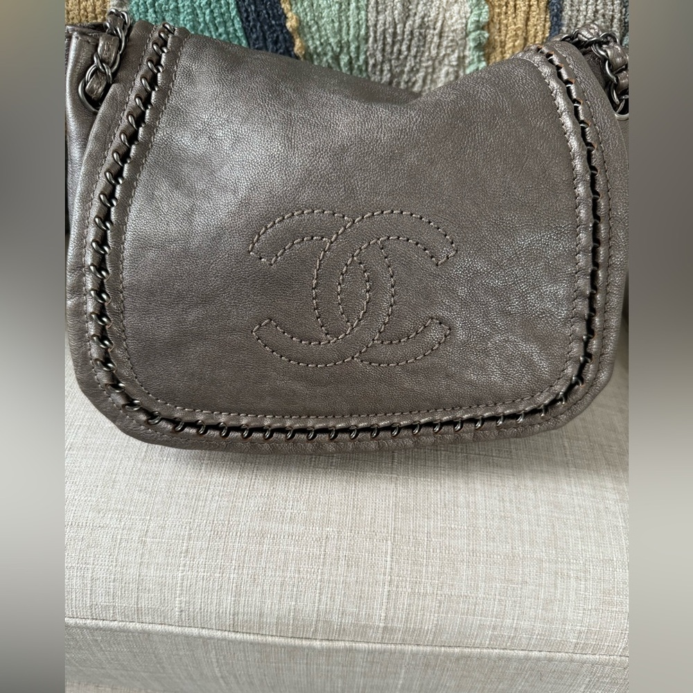 Chanel 💯 % Authentic Handbag - Picture 2 of 16